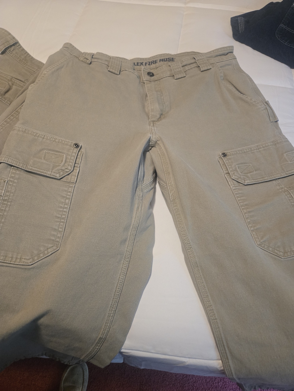 Duluth Trading Co Relaxed Fit Cargo Pants in Light Khaki